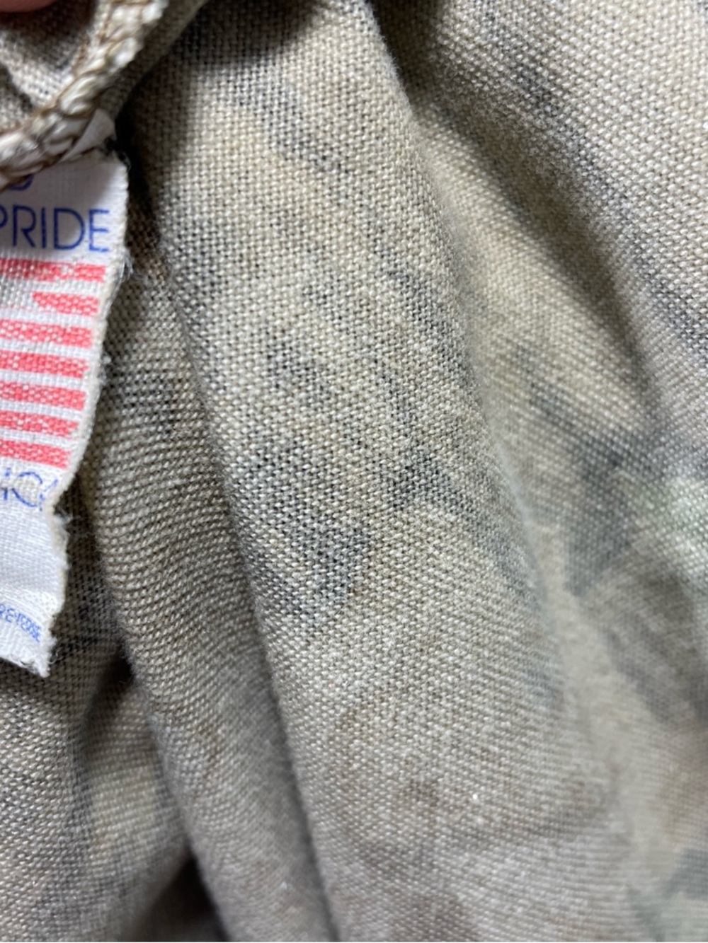 Realtree Men's Camouflage Button-Up Shirt Jacket in Green and Brown - Picture 5 of 6